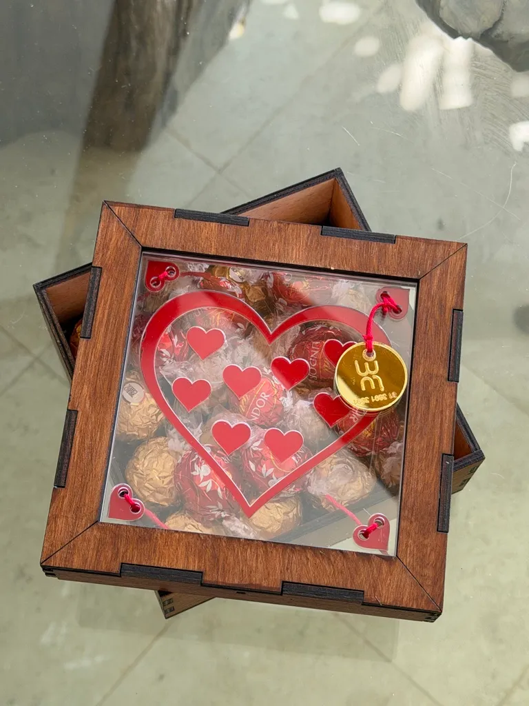 Caja corazón de acrílico