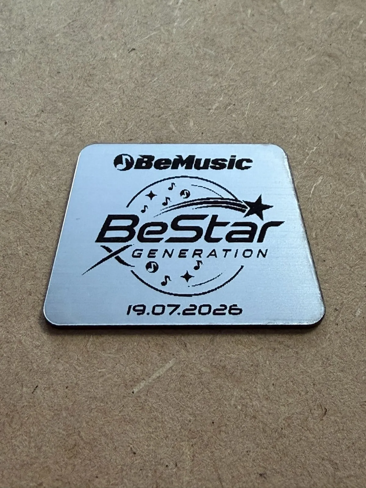 Placa de aluminio grabada con láser para el evento BeStar Generation