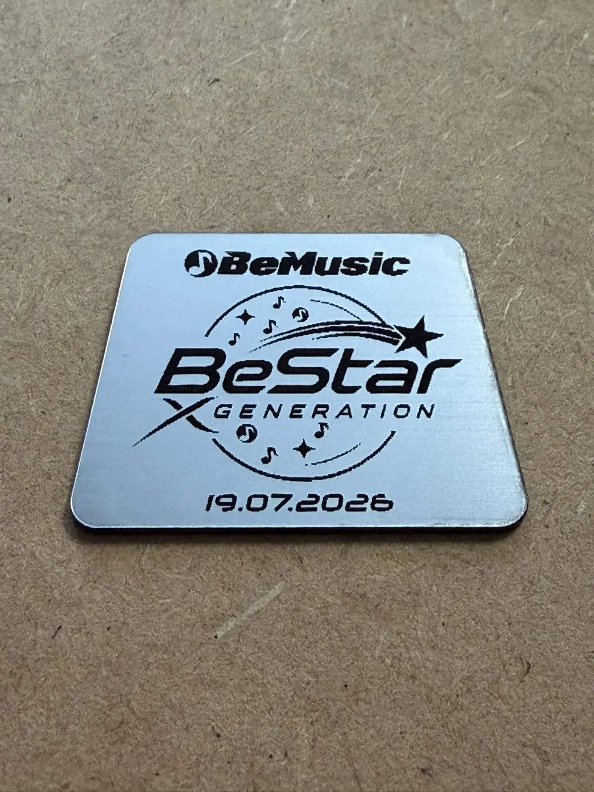 Placa de aluminio grabada con láser para el evento BeStar Generation