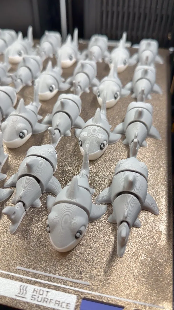 Lote de tiburones articulados impresos en 3D